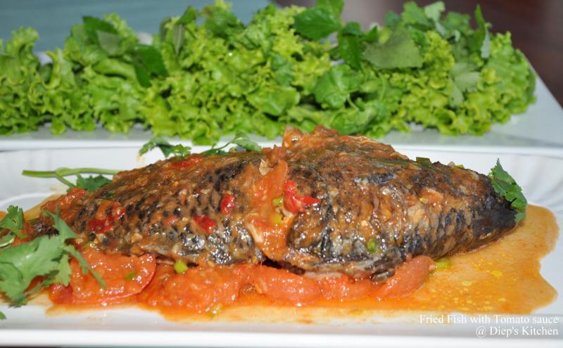 Chuẩn bị nguyên liệu cho món cá rô phi sốt cà chua