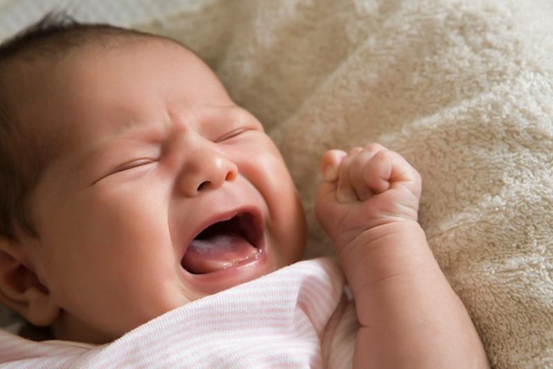 Nếu bạn tạo cho bé cảm giác như khi vẫn còn trong tử cung, bé sẽ yên tâm hơn và không khóc nữa.