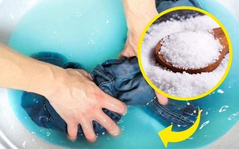 Cách giữ màu quần Jeans với nước muối