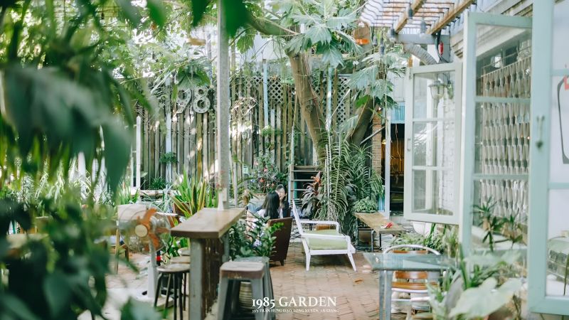 Cafe 1985 Garden