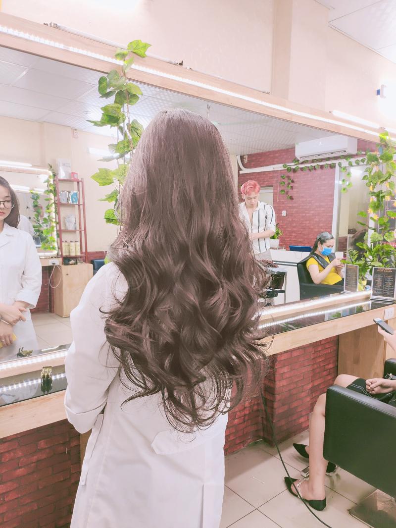 Không gian tiệm CaIi Trần Hair Salon