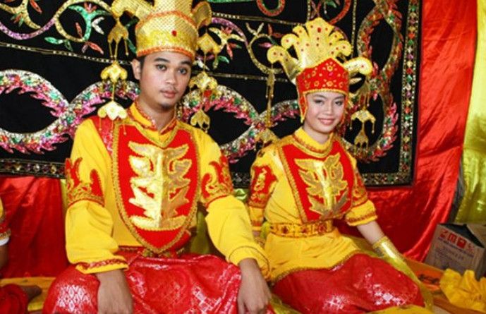 Cấm cô dâu chú rể tắm suốt 3 ngày sau hôn lễ là phong tục rất lạ lùng của người Tidong