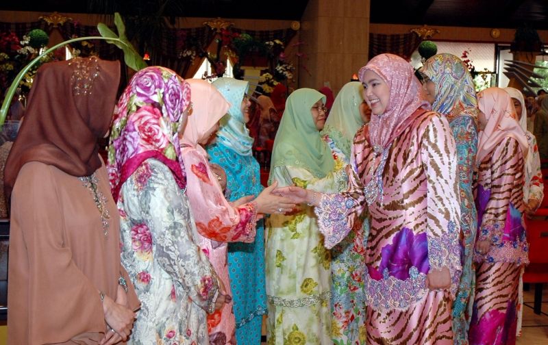 Người dân Brunei luôn mến khách và luôn nhiệt tình đón khách, mặc dù nghi lễ nước mình vô cùng khắt khe. ﻿