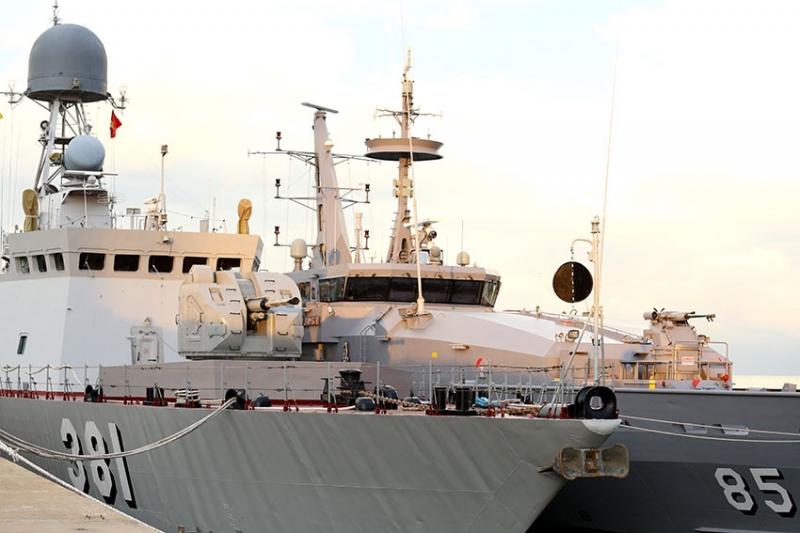 Tàu chiến các nước tập trung tại Cảng Muara