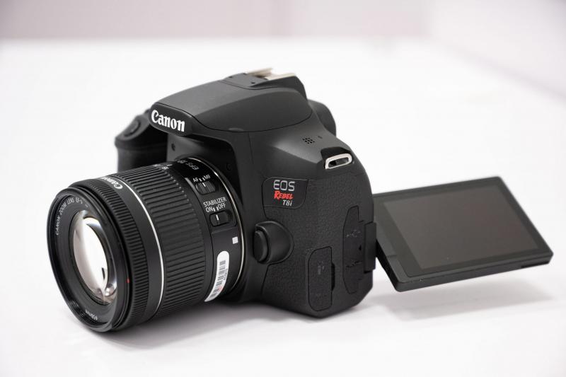 Canon EOS Rebel SL3 / EOS 250D / EOS 200D Mark II