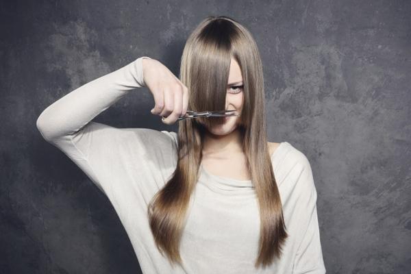 Cắt tóc thường xuyên để cải thiện mái tóc của bạn