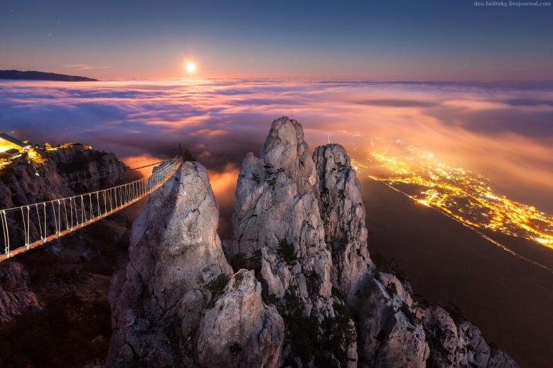 Cầu dây gỗ trên núi Ai-Petri, Crimea