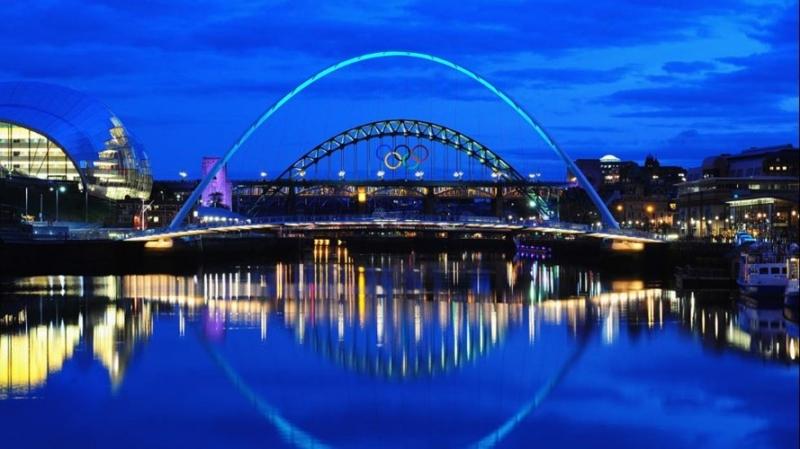 Cầu Gateshead Millennium, Anh