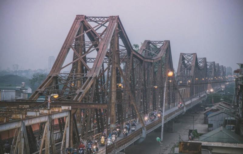 Cầu Long Biên mang nét đẹp rất riêng mà không phải cây cầu nào cũng có được