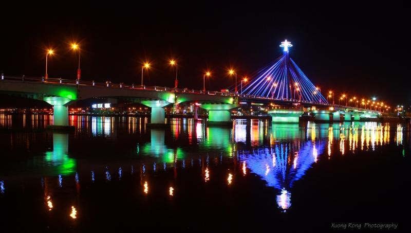 Cầu sông Hàn lung linh về đêm