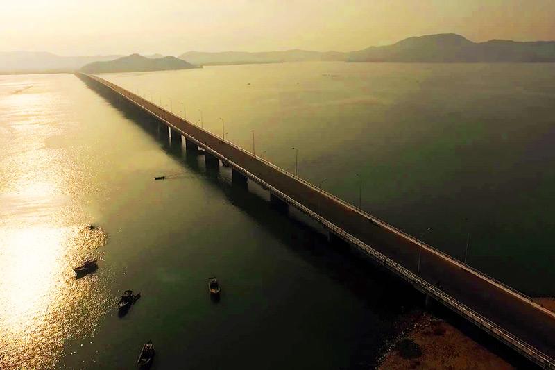 Cầu vượt biển Thị Nại (2.477m)