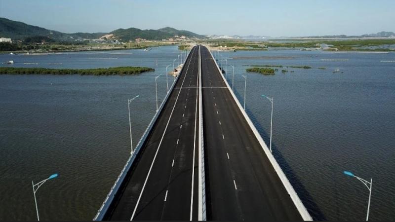 Cầu vượt biển Vân Đồn (490m)