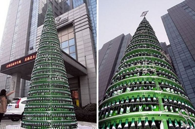 Cận cảnh cây thông Noel làm từ vỏ chai bia tại Thượng Hải