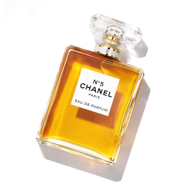 Chanel chủ yếu tập trung vào các sản phẩm trang điểm và nước hoa.