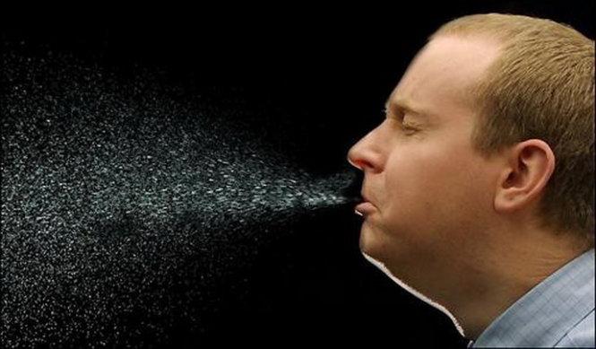 Che miệng khi ho hoặc hắt hơi để ngăn ngừa nguy cơ lây lan dịch bệnh