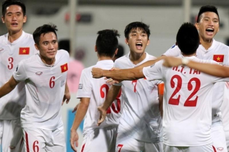 Các cầu thủ U19 Việt Nam ăn mừng chiến thắng