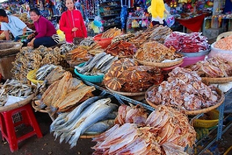 hải sản khô phong phú tại chợ Đầm Nha Trang