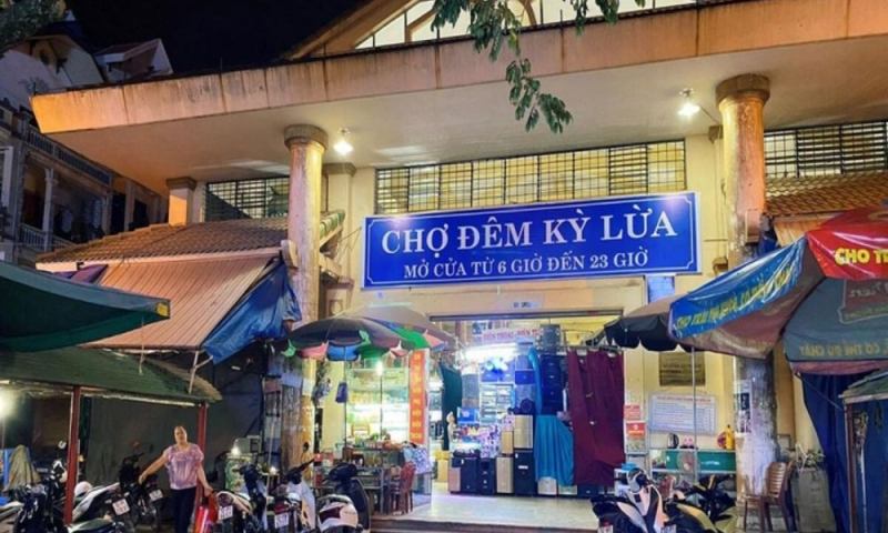 Chợ Kỳ Lừa thuộc địa bàn phường Hoàng Văn Thụ, thành phố Lạng Sơn, tỉnh Lạng Sơn