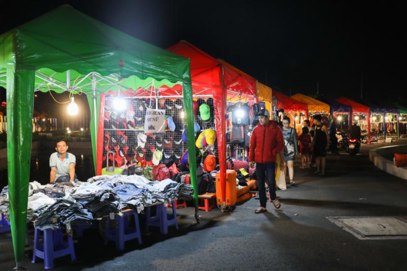 Chợ đêm sinh viên Làng đại học