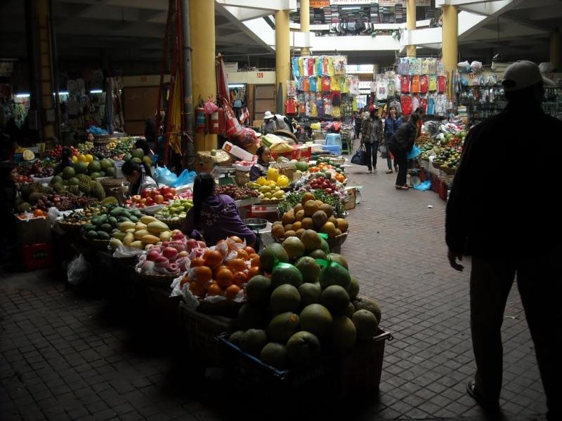 Chợ Hôm - thiên đường mua sắm