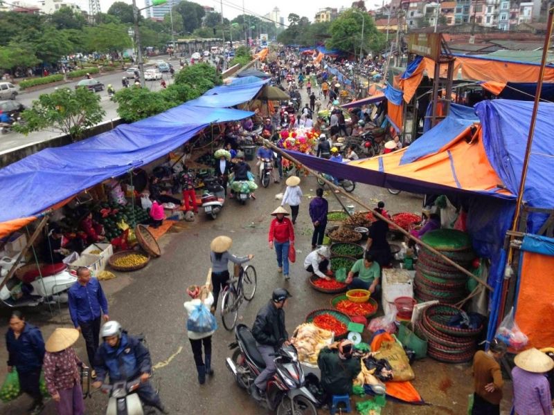 Một dải chợ Long Biên tấp nấp