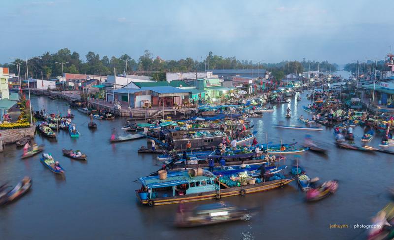 Vùng đất ngã Năm, một cái chợ nổi đã có từ lâu đời và là chợ nhộn nhịp nhất tại vùng đồng bằng Sông Cửu Long.