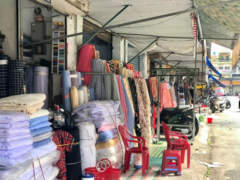 Các Shop quần áo tại chợ Tân Bình