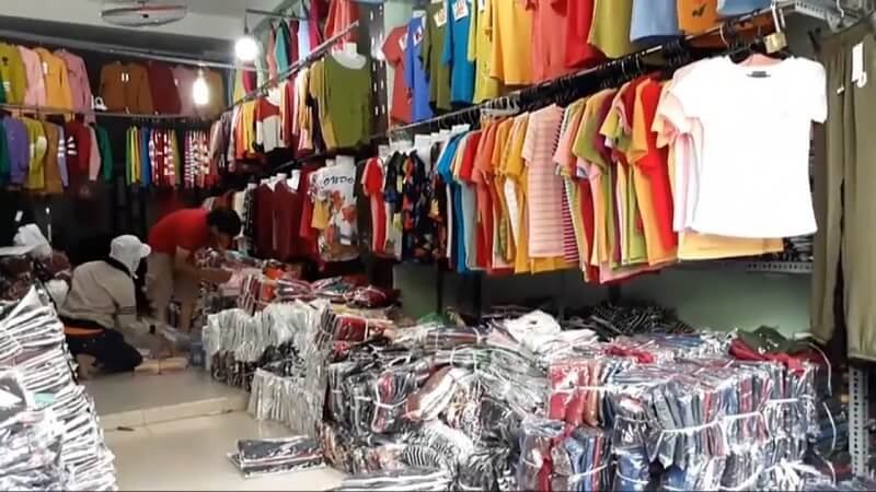 Tân Bình là một trong những khu chợ chuyên sỉ quần áo sầm uất lớn nhất nhì phía Nam