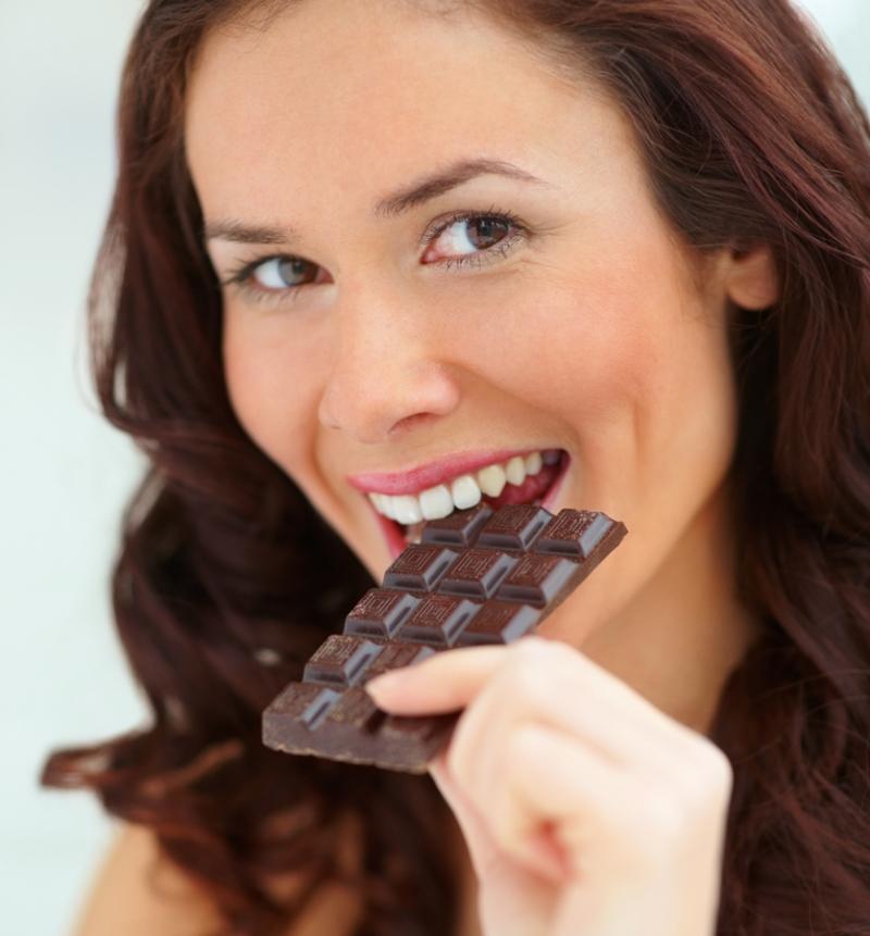 Chocolate không phải là nguyên nhân chính gây ra mụn đầu đen