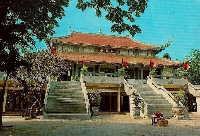 Cận cảnh ngôi chùa Hương Tích