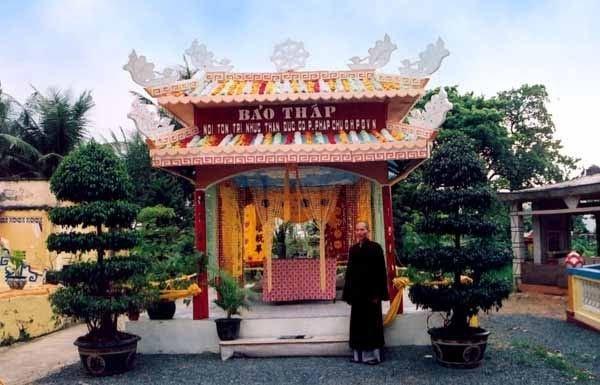 Bảo Tháp chùa Long Thiền