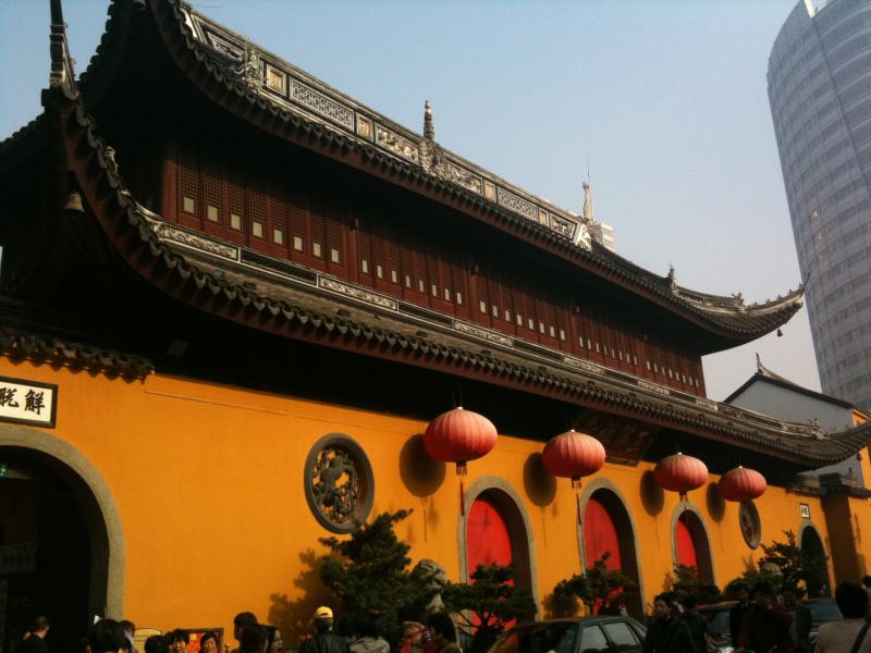 Bên trong chùa Phật Ngọc Thượng Hải