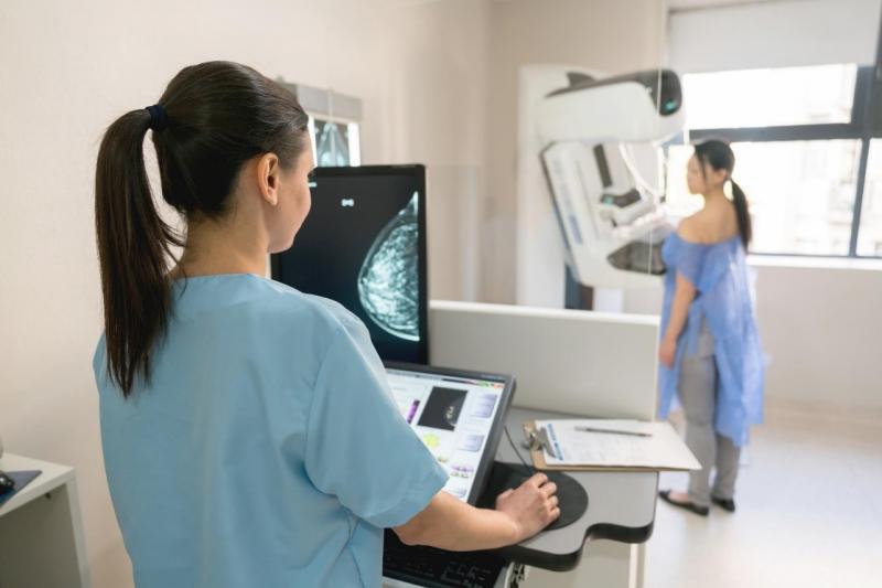 Chụp X-quang để chuẩn đoán ung thư vú