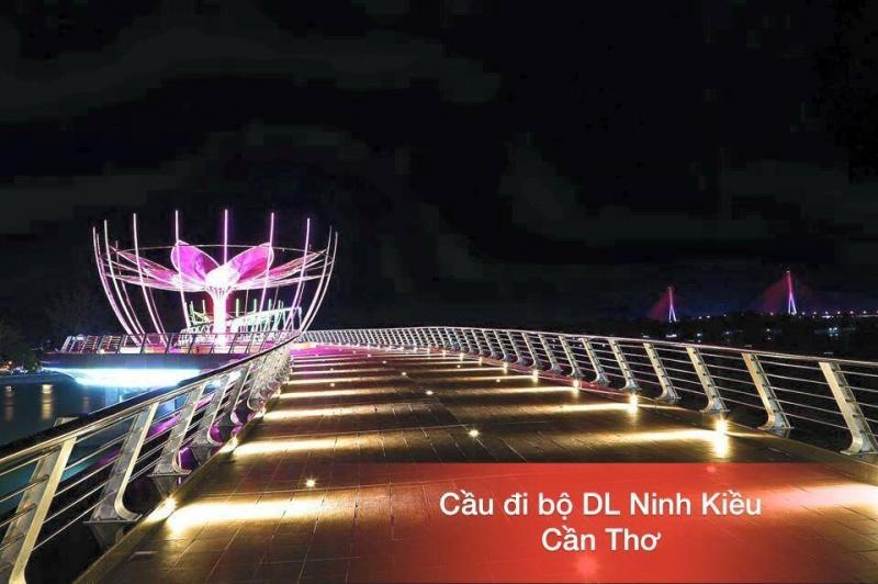 Cầu đi bộ từ bến Ninh Kiều qua cồn Cái Khế