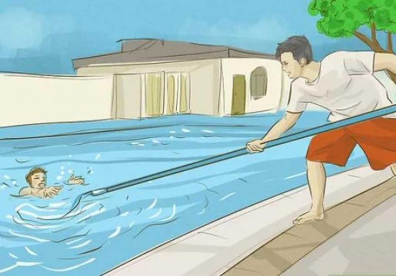 Nếu bạn là người không biết bơi thì không nên nhảy xuống nước cứu người mà dùng các biện pháp khác