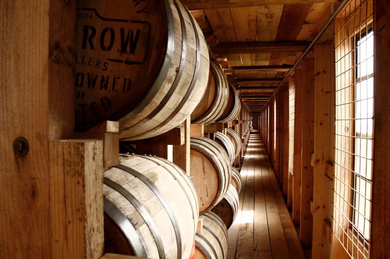 Có nhiều thùng rượu bourbon hơn dân số ở Kentucky