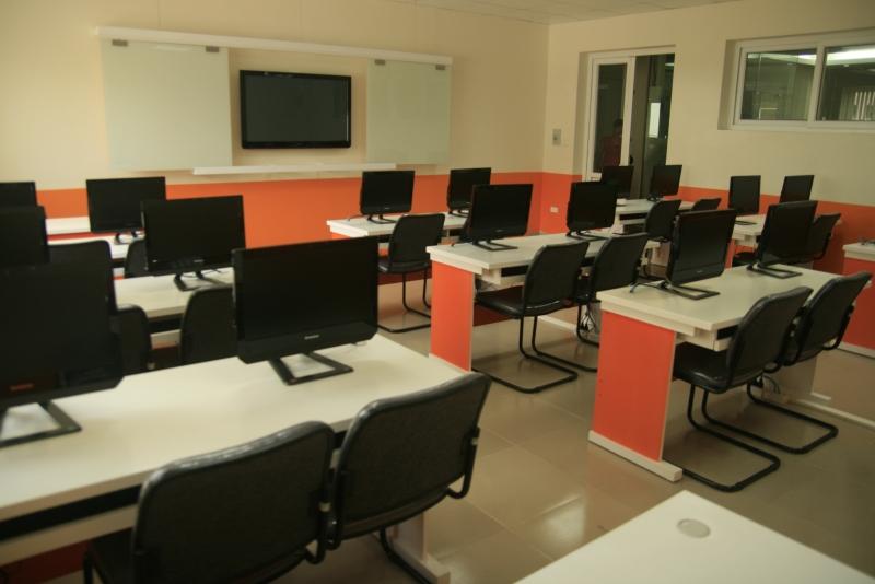 Phòng thực hành tin học hơn 300 máy vi tính
