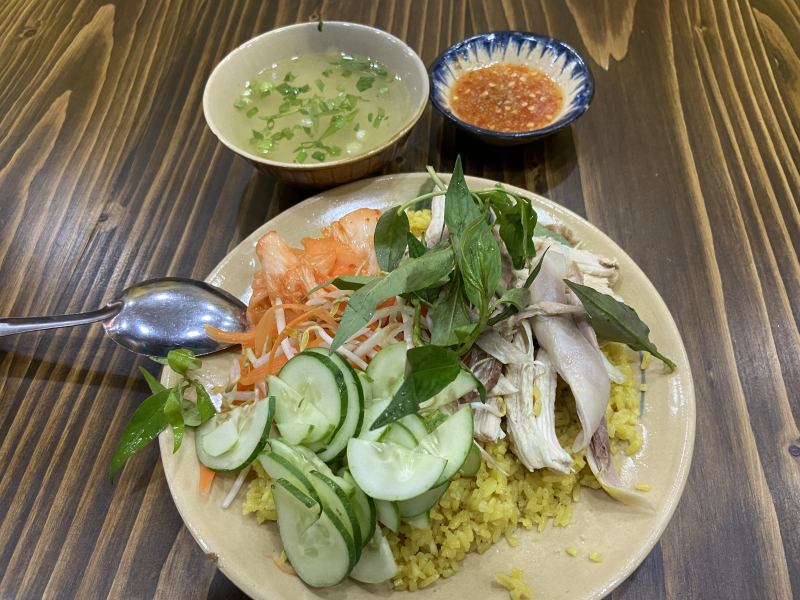 Cơm gà Phú Yên - Con Gà Mái