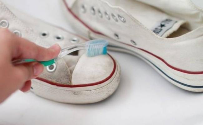 Làm sạch giày bẩn