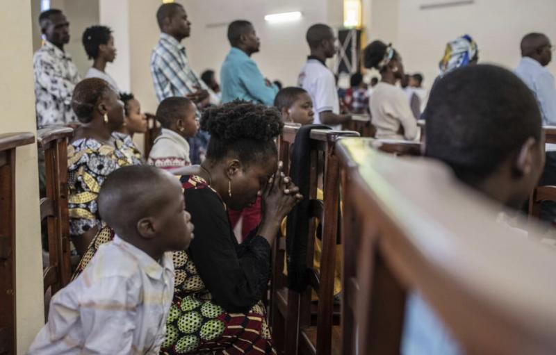 Người dân Công Giáo tại Congo tham dự Thánh lễ