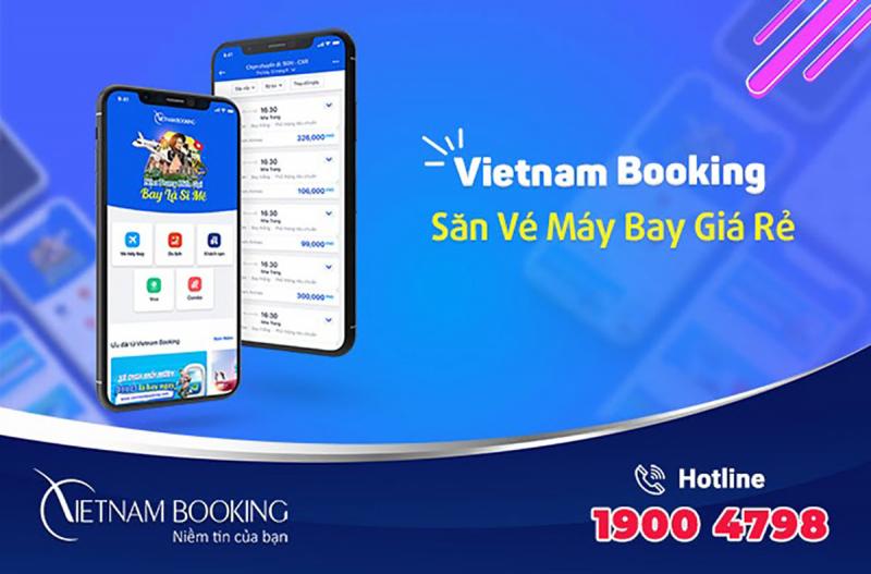 Khách hàng nhận voucher tại trụ sở chính của Vietnam Booking.