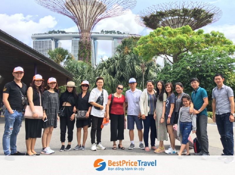 Đoàn khách hàng đi tour du lịch Singapore của BestPrice Travel
