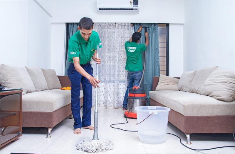 Không chỉ diệt muỗi, công ty còn cung ứng cả nhân lực dọn nhà