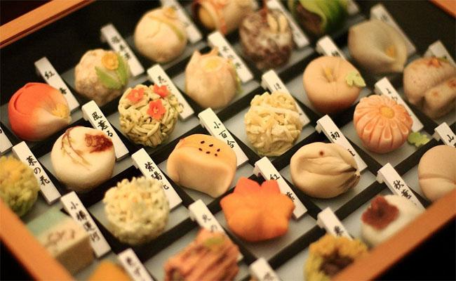Bánh kẹo Nhật bán rất chạy, được nhiều người tin dùng.