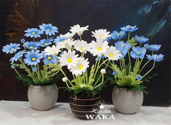 Một sản phẩm của cửa hàng hoa đất sét Waka