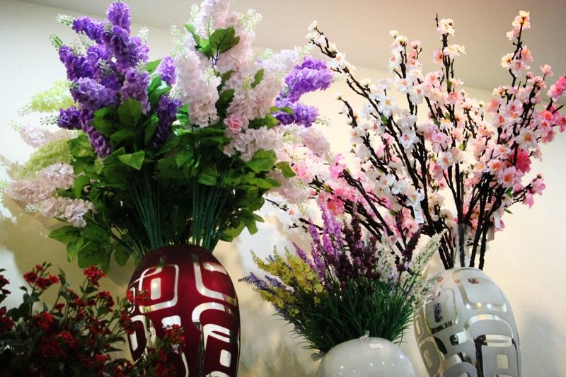 Các mẫu hoa tại cửa hàng hoa giả Nguyễn Thị Khê