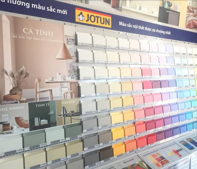 Cửa hàng sơn Phương Tùng có đa dạng các màu sơn để khách hàng lựa chọn