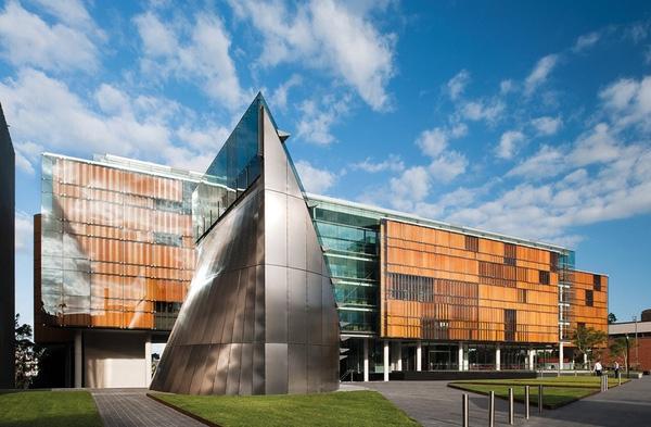 Đại học Sydney nổi bật với những tòa nhà được thiết kế theo phong cách hiện đại, rất sáng tạo và độc đáo