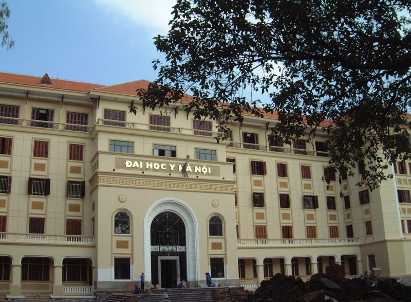 Cổng trường Đại học Y Hà Nội