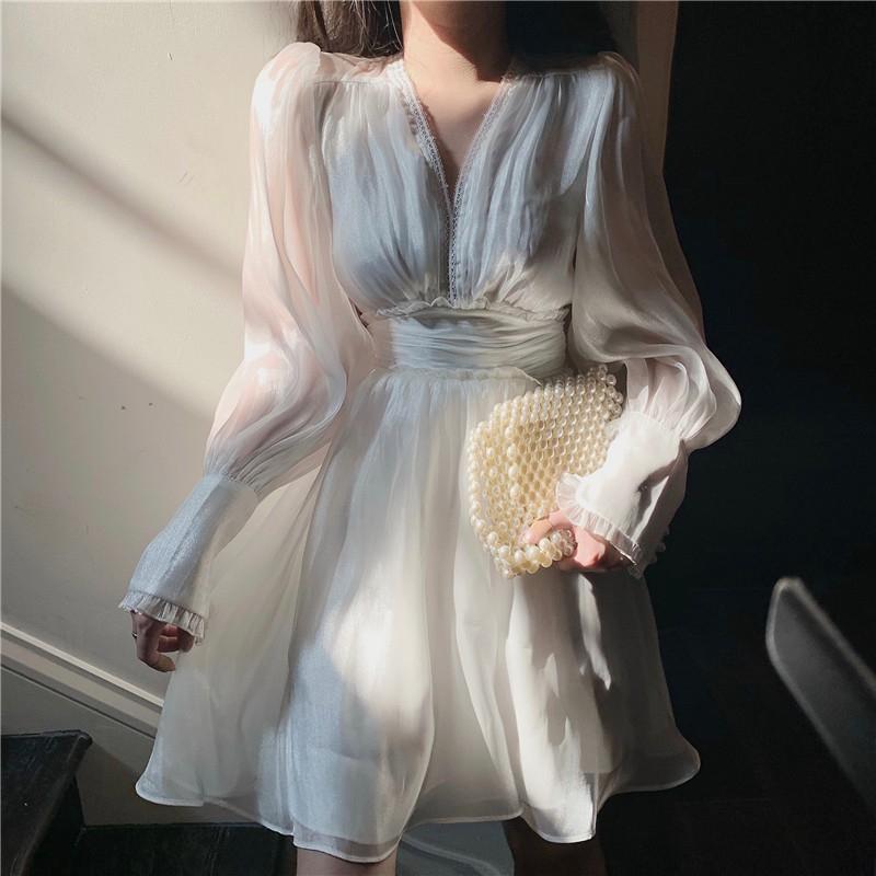 Đầm trắng mini dáng xòe tay dài Emilyshop